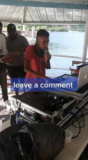 allyuh we into the Christmas season ♨️💯#djsmallapache #trinidadandtobago🇹🇹 #youngdj #dancehallmusic #stopyuhstupidness #fyp #dancehall #youngdj