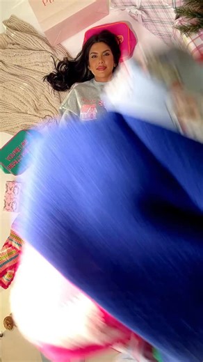 Catch this: our first set of holiday doorbusters just dropped yesterday! We are loving all of the fun colors and accessories. Makes gift giving easy for those on your list! 📝🩷 | Pink Lily