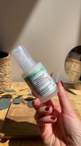 Avez-vous vu passer notre nouveauté ? ✨ Le nouvel indispensable de votre routine “peau nette” agit sur les problématiques des peaux grasses grâce à la combinaison innovante de l’acide salicylique végétal et de Zinc hyaluronate. Grâce à sa texture légère, notre nouveau fluide purifiant et hydratant offre une action anti-imperfections globale grâce à une action purifiante et matifiante tout en laissant la peau hydratée. 👉 Il s’intègre facilement dans votre routine et peut être appliqué matin et/o