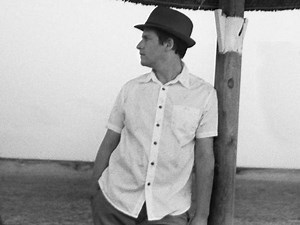 Josh Rouse Gets Bilingual On  El Turista