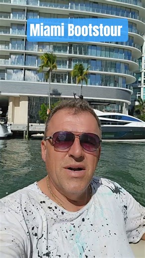 Experience Downtown Miami from a boat #traveltotti #Miami