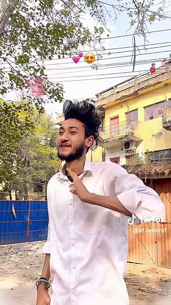 Experiencing Your First Crush: A Love Story