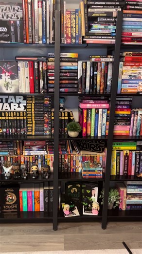 Let’s make this a great week for reading 📚 #starwarsbooks #booktok #books #starwars #bookshelf