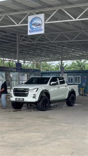 Explore the Power of the D-Max Diesel Truck