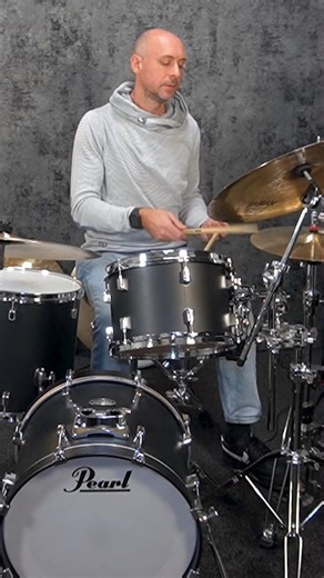 A short excerpt from my latest analysis of Giant Steps by John Coltrane, focusing on the first recorded take from March 1959 with Lex Humphries on drums. This is not a drum cover, but a transcription-based listening analysis. Full analysis on YouTube. #giantsteps #lexhumphries #jazzdrumming #drumtranscription #jazzhistory #listeningpractice | Deinschlagzeuglehrer.de