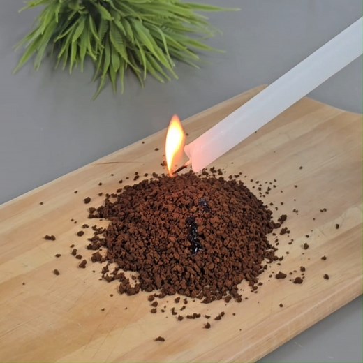 Just drip a candle wax into your coffee! After I learned that, I don't waste money anymore! | Barbie Recipes and Tips