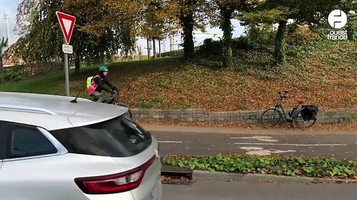 12K views · 77 reactions | Priorité vélos, rue à sens unique, panneau M12... A quel point connaissez vous le Code de la route pour les cyclistes ? | Ouest-France Vannes | Facebook