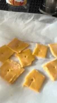 How to make healthy 1 ingredient cheez its at home + keto friendly