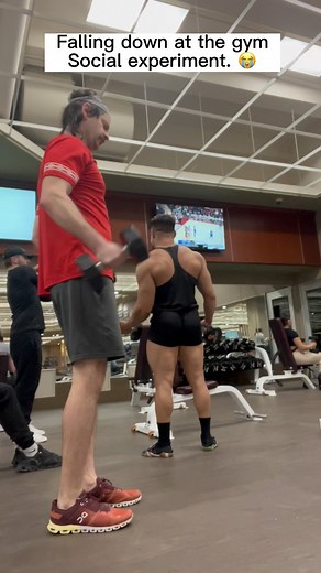 Fake passing out at the gym social experiment. @thebullofnayarit | BradP