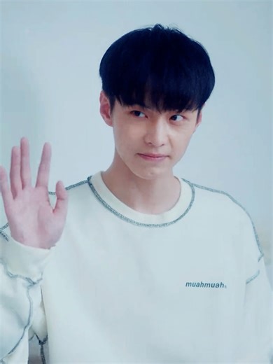 POV: You just locked eyes with your celebrity crush. 🤩#cdrama #heyu #zhangmiaoyi #fangxiaodong #fyp#letsmeetnow #JMBJXZ