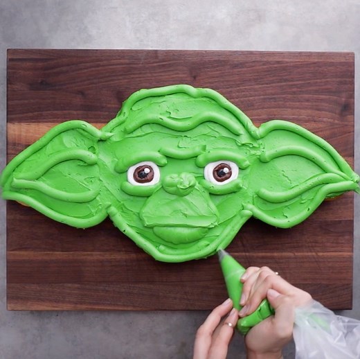 1.2M views · 3.1K reactions | Cupcakes, Yoda likes! Turn your favorite fictional characters into cupcake art.  | Tastemade | Facebook