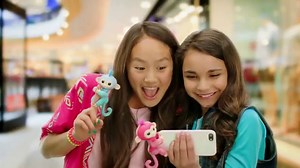 Fingerlings Glitter Monkeys TV Spot, 'Meet the Glitter Girls!'