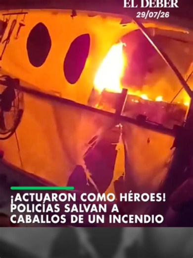 #EstadosUnidos Un dramático rescate quedó registrado por las cámaras corporales de la policía. Agentes arriesgaron sus vidas para salvar a varios caballos atrapados en un establo envuelto en llamas. Aunque más de una docena de animales perdió la vida en el incendio, varios lograron sobrevivir gracias a la rápida intervención de los oficiales. 📌Infórmate por EL DEBER Streaming TV, EL DEBER Radio y todas sus plataformas digitales. #ELDEBER #Animales #Incendio #VideoViral 📹Saratoga Springs Police