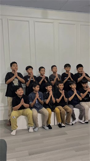 "Studio vibes, momen tak terlupa 📸"#fotostudio #menes #fyp