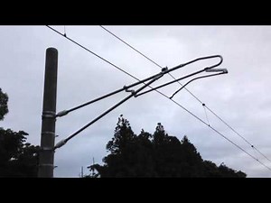 新しいトロリー線の腕 結構根本で絶縁されています