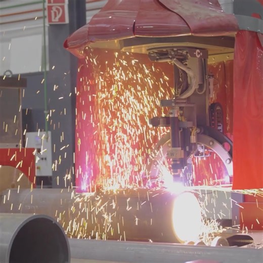 𝗧𝗵𝗲 𝗽𝗶𝗽𝗲 𝗰𝘂𝘁𝘁𝗶𝗻𝗴 𝗺𝗮𝗰𝗵𝗶𝗻𝗲 𝘄𝗶𝘁𝗵 𝘁𝗵𝗲 𝘀𝗺𝗮𝗹𝗹𝗲𝘀𝘁 𝗳𝗼𝗼𝘁𝗽𝗿𝗶𝗻𝘁 The MO Compact pipe cutting machine combines precision and efficiency in a compact design. It’s perfect for small to medium-sized pipe profile cutting with advanced logistical systems. 🔥 6 CNC Axis for high precision and clean cuts 🔥 Designed for easy operation 🔥 Smallest footprint among comparable machines Discover pipe cutting on a small footprint: https://www.voortman.net/en/products/mo-compac