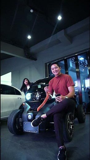 Renault Twizy: Your Electric Lifestyle Made Effortless… EFFORTLESS?! ⚡🚗