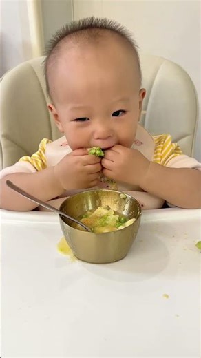 Human babies immerse themselves in eating, the spirit of devouring food is awakened.