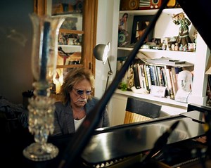 Vidéo : "Dangereuse", le premier clip de la carrière de Christophe avec Sara Forestier | Les Inrocks