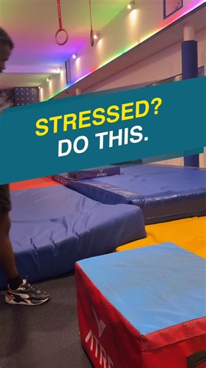 What’s your go-to when stress hits? Talk it out, go for a walk, run, lift, train… whatever works 💭 For me — a circuit always wins. I don’t always need to lift heavy, but I do need to move. Get the body moving → clear the head → reset the system. What do YOU do to blow off steam? 👇 Drop it in the comments ⬇️ | Syz and fitness