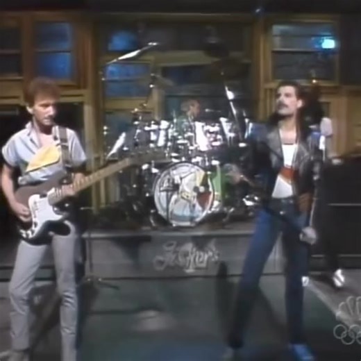 Queen performing “Under Pressure” on Saturday Night Live (1982) 🎥 | MONSTERS OF ROCK