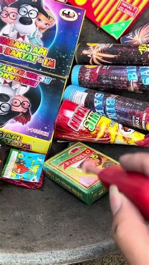 Picollo Firecracker Review!! Lighted in a Frying Pan 😱💥 #experiment #fireworks #shorts