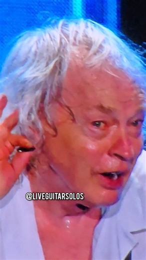 𝕃𝕚𝕧𝕖 𝔾𝕦𝕚𝕥𝕒𝕣 𝕊𝕠𝕝𝕠𝕤|𝔾𝕦𝕚𝕥𝕒𝕣 𝕊𝕠𝕝𝕠 on Instagram: "AC/DC tonight Sydney 25th Nov 2025. Always in awe of Angus 🎸🤘🏽 #acdc #angusyoung #pwrup #pwruptour #gibsonsg"