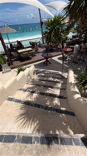 Kan du mærke stemningen? 🌴 Farverige drinks, tacos i lange baner og en af verdens fineste strande 🏖️ Tulum i Mexico skal opleves! https://bit.ly/mexico_rejser | TUI