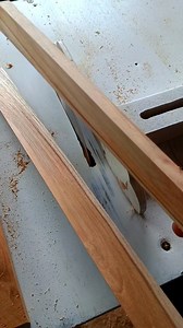 table saw machine performance splits 4 x 2 cm #woodworkingideas #woodsplitting #tablesaw | Bintang Sangkar Grobogan