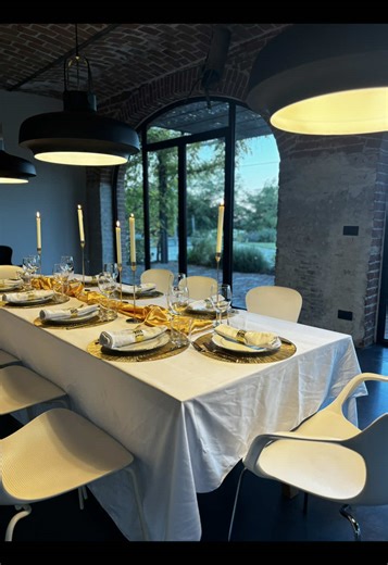 EVENTO AD ASTI! ✨👨‍🍳 In questo reel ti mostro cosa abbiamo preparato per una Cena to Share preceduta da un aperitivo a buffet finger food, per una festa di compleanno per un gruppo di amici nell’Astigiano. Organizzazione, cura e precisione per regalare agli ospiti una cena da ricordare! Scopri tutti i miei servizi e maggiori info In DM 📩 o al sito chefrusso.it/ al link in bio #privatechefservice #menudegustazione #privatechefmilano #chefraffaelerusso
