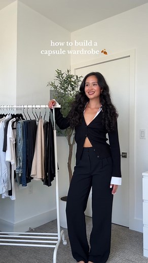 how to buld a capsule wardrobe for fall 🍂 building a capsule wardrobe helped me style outfits so much easier #capsulewardrobe #fallessentials #clothingbasics #buildingacapsulewardrobe #fashion