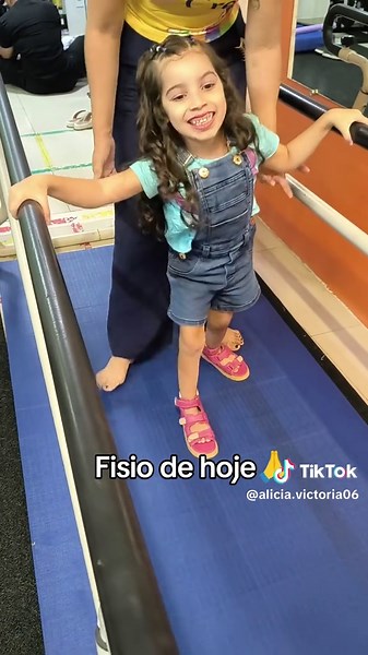 Os vídeos de Alicia Victoria (@alicia.victoria06) com som original - Honey Girl