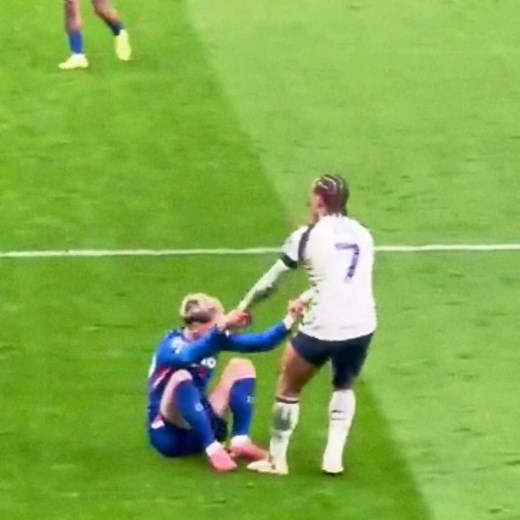 🚨 Chelsea fans were chanting “Chelsea reject” to Xavi Simons as he helped Garnacho to stand up. | The Blues 1905