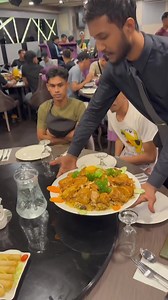 ‼️Khairul Aming tutup kilang 5 hari bawa staff bercuti‼️ Wahh seronoknya.. Khairul Aming menyatakan di akaun X yang dia tutup kilang selama 5 hari untuk membawa kesemua pekerjanya bercuti di Penang! Turut dikongsikan dalam posting tersebut video KA dan pekerjanya menikmati percutian mereka di hotel 5 bintang, dapat duit belanja membeli belah, bermain escape park, parasailing, banana boat, jetski dan macam-macam lagi! Ps: Untungnya jadi staff KA ! Semoga KA dimurahkan rezeki lagi ❤️ Sumber: X Kha