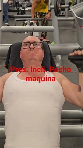 pecho inclinado en maquina