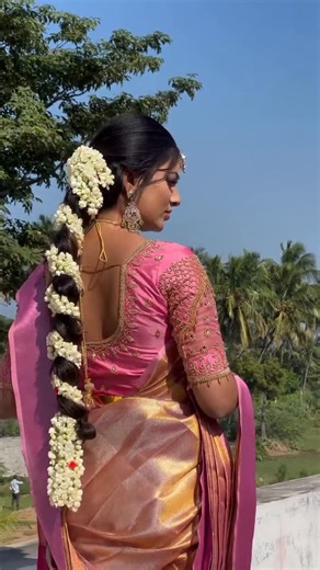 Ameera Zulfi | Best Bridal Makeup Artist | Best Makeup Academy on Instagram: "Advanced Hairstyling Session – Seminar Highlight This session focuses on professional hairstyling techniques tailored for bridal and event looks. Participants will learn: - Latest trends in advanced updos and styling - Hair sectioning, volume control, and setting methods - Product usage and tool handling - Live demonstrations with hands-on practice Perfect for artists looking to enhance their hairstyling skills with ex