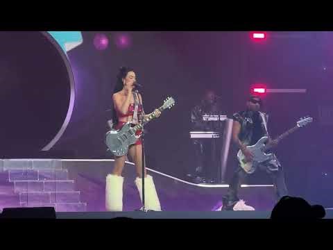 Hot N Cold ✨ KATY PERRY 💞🤩 ✨ O2 Arena # LONDON # 🇬🇧 # LIVE # CONCERT # 17.12.2024.