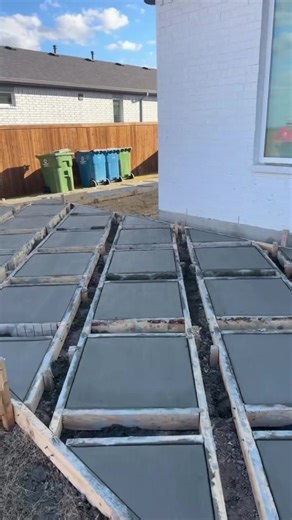 Concrete is actually one of the most versatile options out there. 👀 It can be clean, decorative, modern, or classic… and still stay budget-friendly. From saw-cut patterns to decorative finishes, concrete lets you get creative without breaking the bank. Proof that affordable doesn’t have to mean boring. 😌✨ #concrete #outdoorlivingspace #hardscape #outdoorliving #concreteconstruction