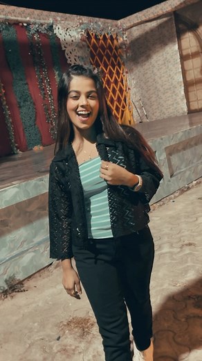 Khushi Vishwakarma on Instagram: "Blouse kariya #khushikakkar❤️"