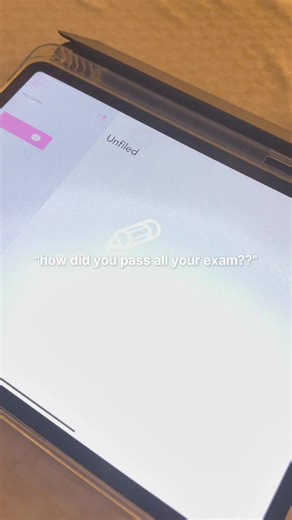 Taking notes with Freenotes, of course!🎉It's my favorite note-taking app for a reason-perfect for school, work, and everything in between. #freenotes#studytok#studytips#uni #college