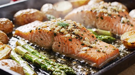 This one-pan oven dinner is everything we love: juicy salmon, crispy baby potatoes, tender asparagus, and sweet roasted cherry tomatoes — all baked together in a buttery garlic sauce Perfect for a quick and healthy family meal! 👍 Like, 💾 save, and 🔁 share with someone who loves flavors! 👇 Recipe in the first comment ⤵️ | Weight Watchers Recipes