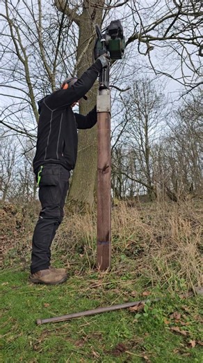 Knocking in a 4x4 after piercing a hole #portek #selfemployed #fence #post #tools | Fraser McGregor Fencing