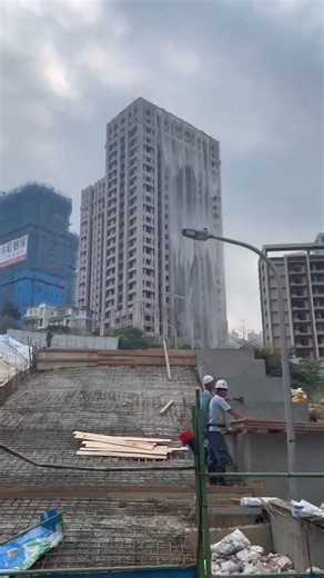 #Watch: Rooftop pool water spills down the side of a skyscraper during an earthquake in #Taiwan | WION