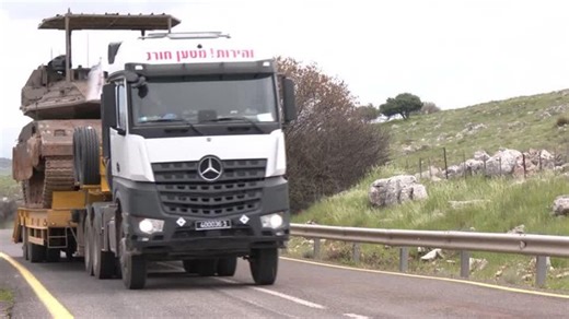 Trucks carrying Israeli army vehicles seen near Lebanese border | Haystack News