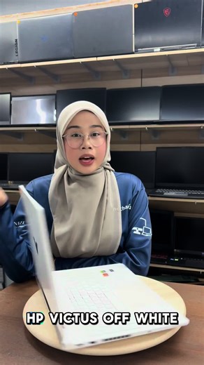 HP Victus ni warna off white!! RARE gila tau! Dah la spec padu, harga pun berbaloi! Tunggu apa lagi, kalau minat boleh dm kita sekarang juga tau! #fyp #mechanizepclaptopshop #hpvictus #gaminglaptop
