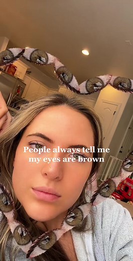 Understanding the Color of Hazel Eyes: Gold vs Green