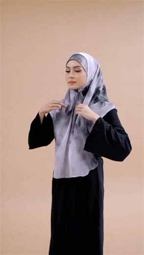 Cantikan dan sopan je pakai Hyat classy code mist ni. Nampak lebih elegant bila pakai dengan baju warna hitam | HYat Hijab | Facebook