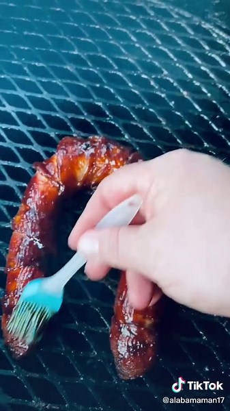 Horseshoe Sausage/Kielbasa. #sausage #beef #bacon #foodtiktok #eat #yum #drum #bbq #foodie #meat #vegetables #recipe @igobybigmike