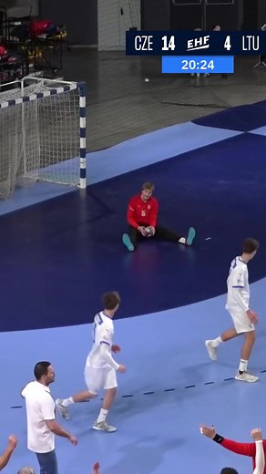 36K views · 551 reactions | Fantastický Filip Štochl nelikvidoval jen litevské rány ze hry, ale i sedmičky.  Tenhle zákrok se mu tedy povedl!  | Česká Házená / Czech Handball | Facebook