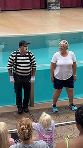 29K views · 2.9K reactions | Love at first sight 殺 Tom mime Seaworld being shy #seaworldmime #tomthemime #funny #funnyvideos #seaworldorlando #seaworld #mime #funnyshorts #fun | Eryka Travel | Facebook